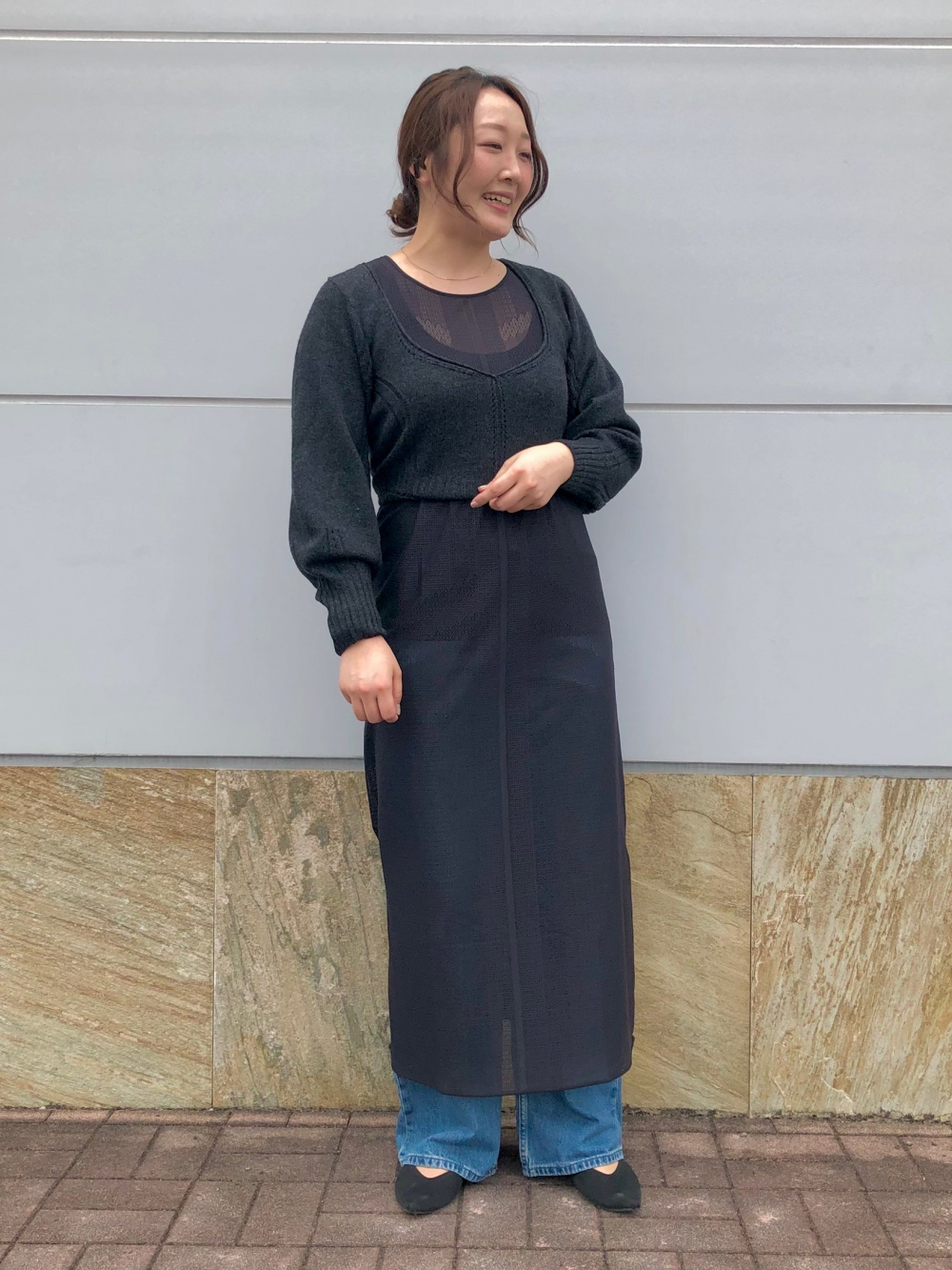 メッシュマキシワンピース（ノースリーブ）」の着用