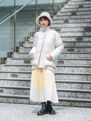 【美品】新品タグ付き UNIQLO C ダウンジャケット M ホワイト ユニクロ公式 | ライトダウンジャケット