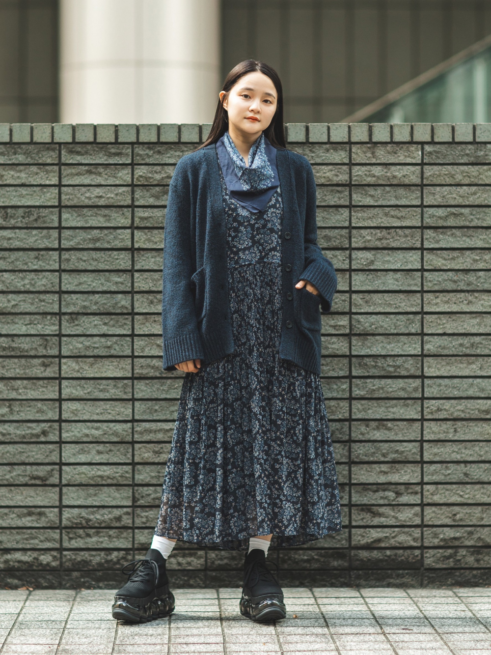 シフォンプリーツワンピース（長袖・標準丈・115～125cm）」の着用 