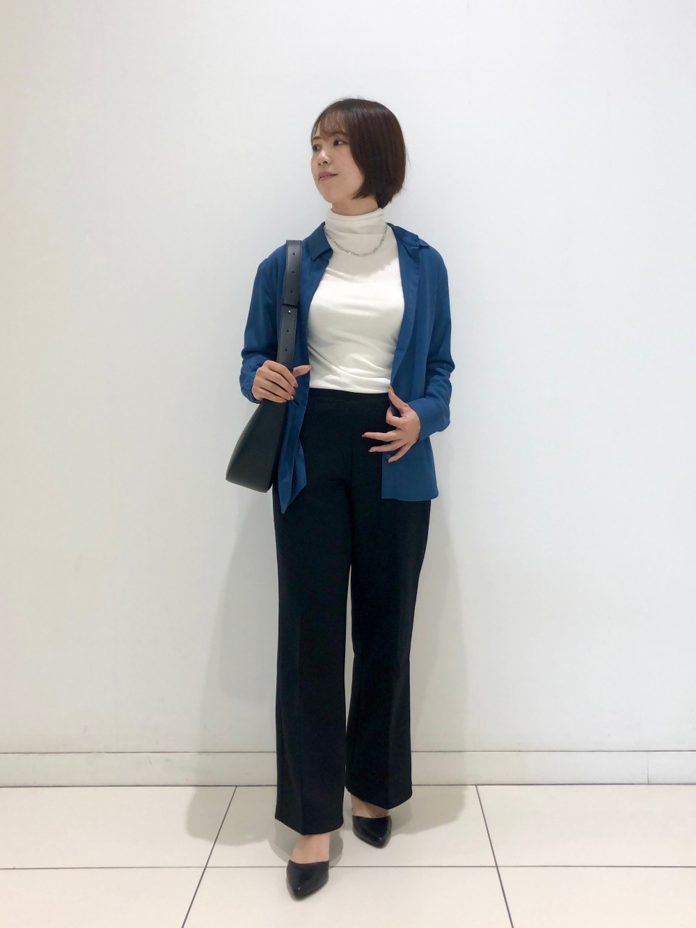 シアージャージータートルネックT（長袖）、レーヨンブラウス」の着用  