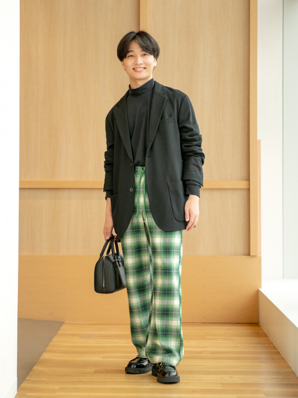 リラックスフィットVネックTシャツ（半袖）、感動ジャケット