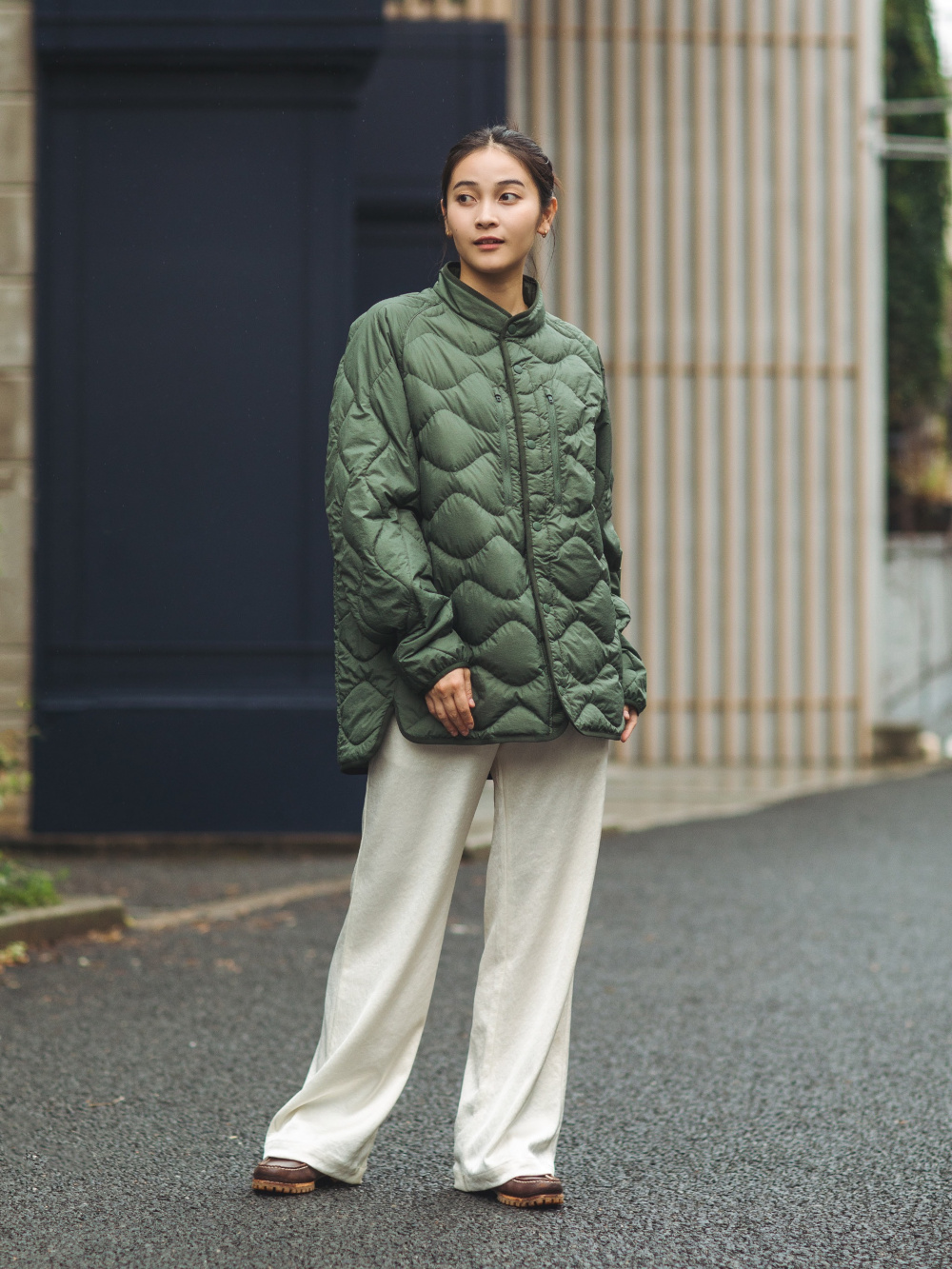 UNIQLO リサイクルハイブリッドダウンジャケット オリーブ L リサイクルハイブリッドダウンジャケット」の着用コーディネート