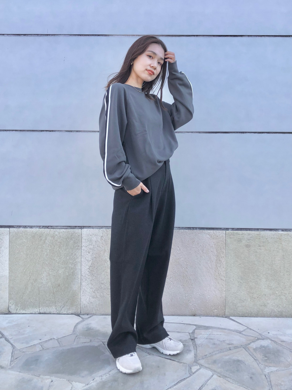 ユニクロ ブラッシュドジャージータックワイドパンツ ネイビー L