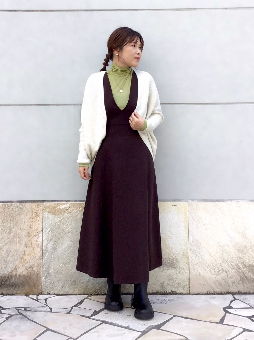 ソリッドカラークロップドUネックトップ
