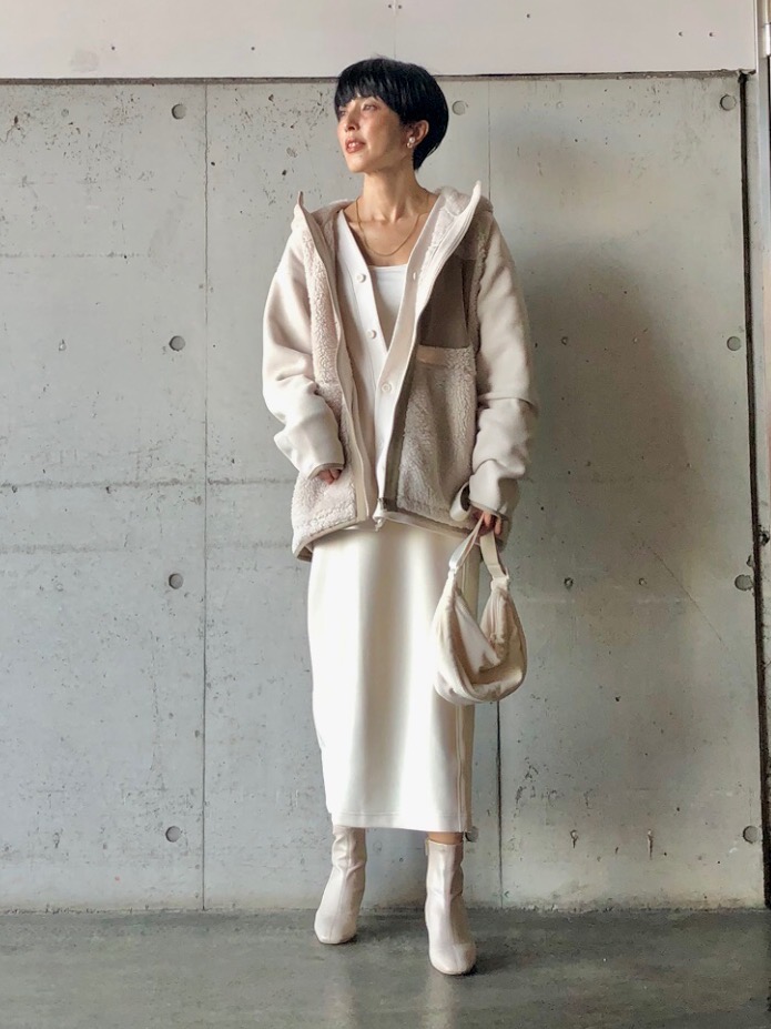 あ*ボ様 試着のみ　美品　ユニクロ　ウルトラライトダウン　ロングベスト　コート 40代のユニクロ】ウルトラライトダウンベストに登場の新作ロングは即