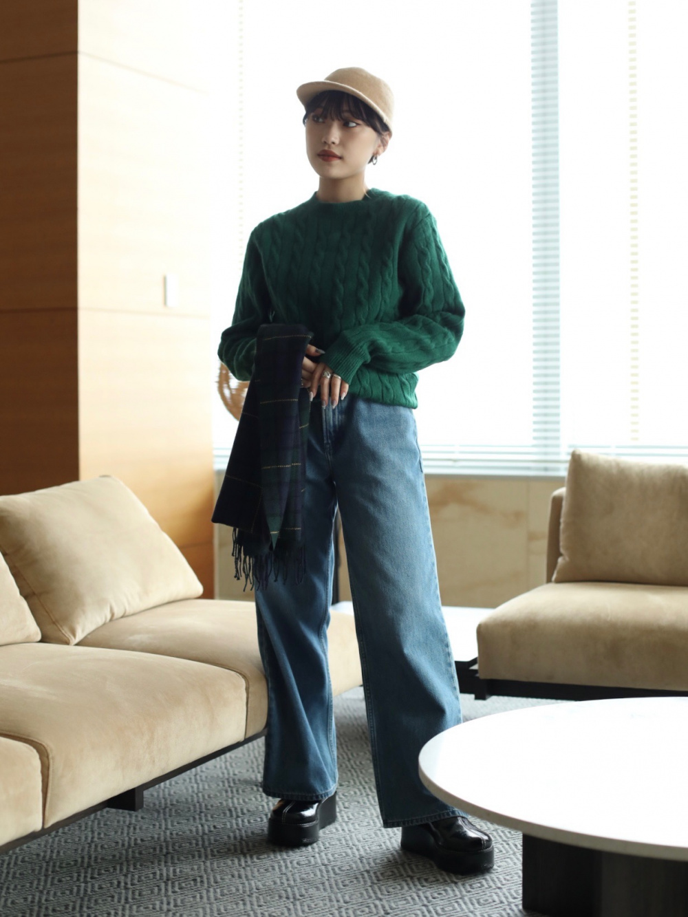 ソフトニットハイネックセーター（長袖）、バギージーンズ（丈長め81.5