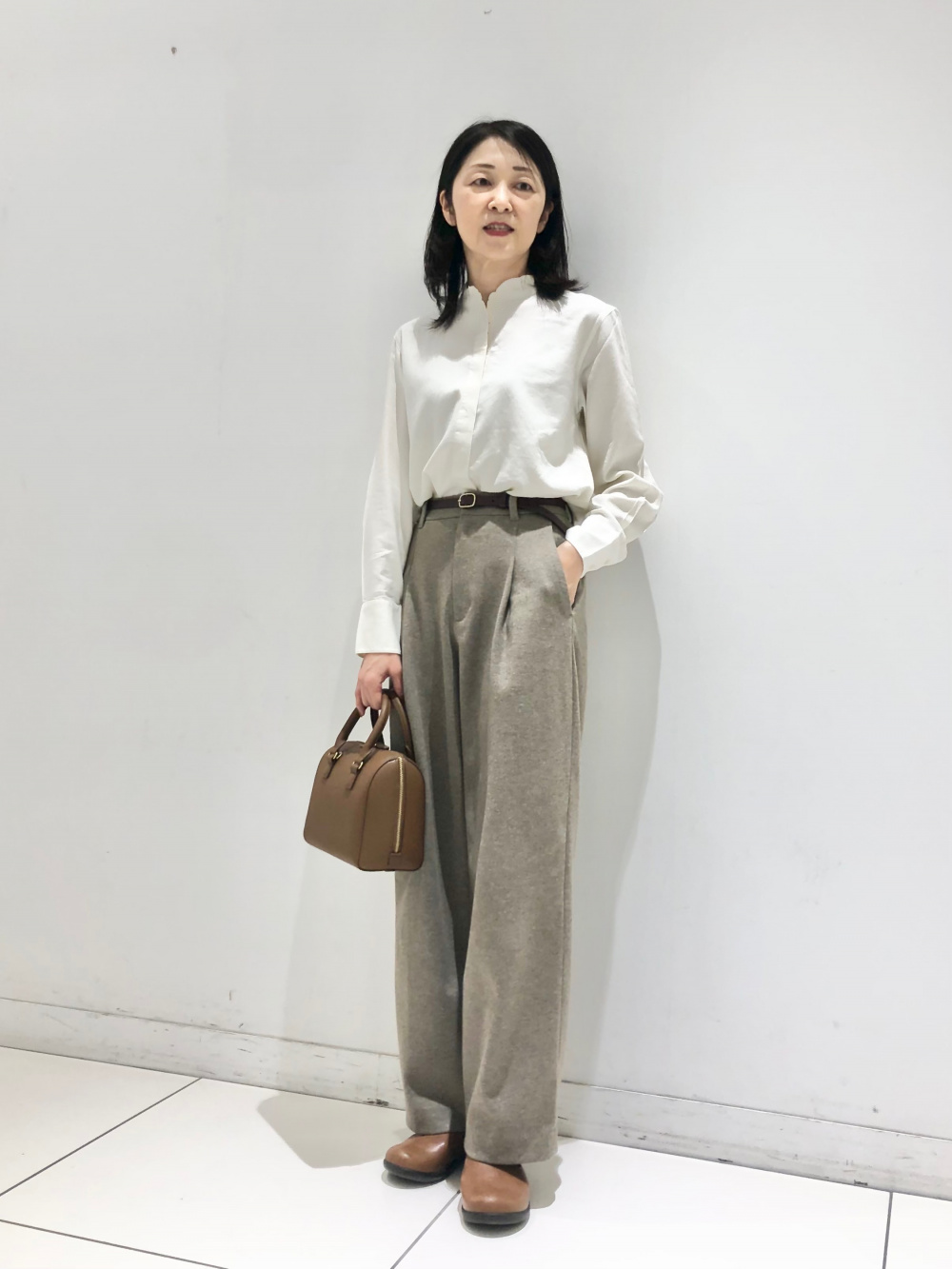 ソフトブラッシュドスタンドカラーシャツ（長袖）、ベルテッドラップ  