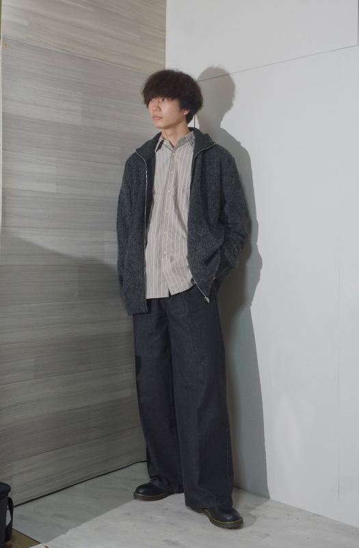 ブロードオーバーサイズストライプシャツ（長袖）（メンズ）の着用