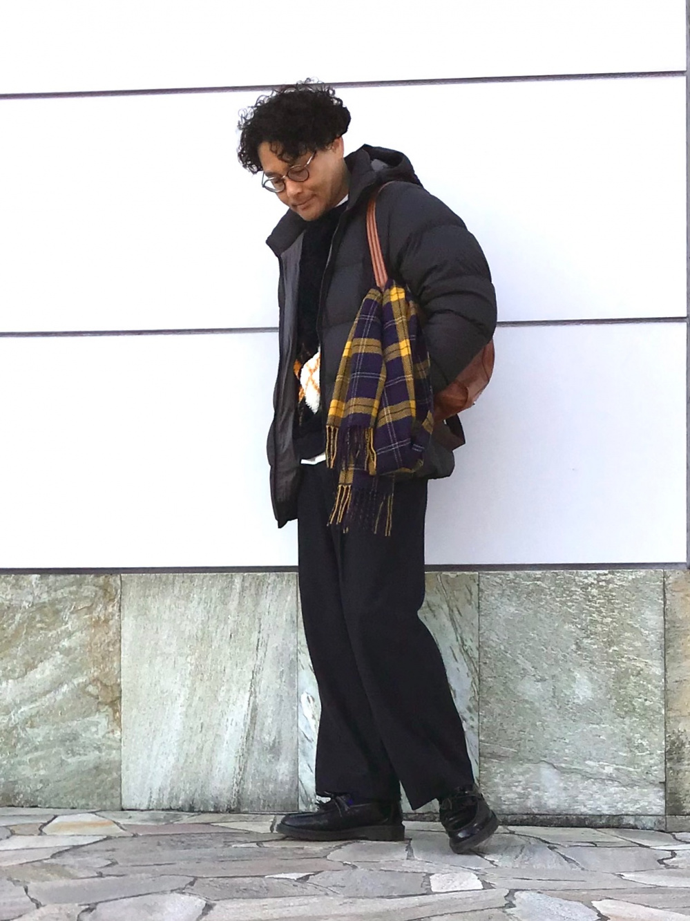 ブラッシュドジャージータックワイドパンツ（丈標準70～72cm）」の着用