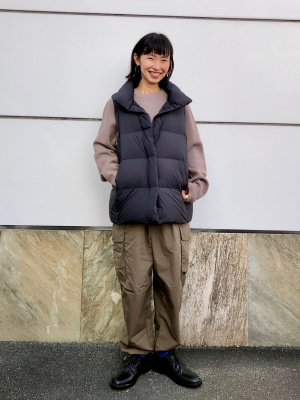 【人気オススメ】新品未使用UNIQLOパウダーダウンベスト ユニクロ公式 | パウダーソフトダウンベスト（NANODESIGN）(レディース)