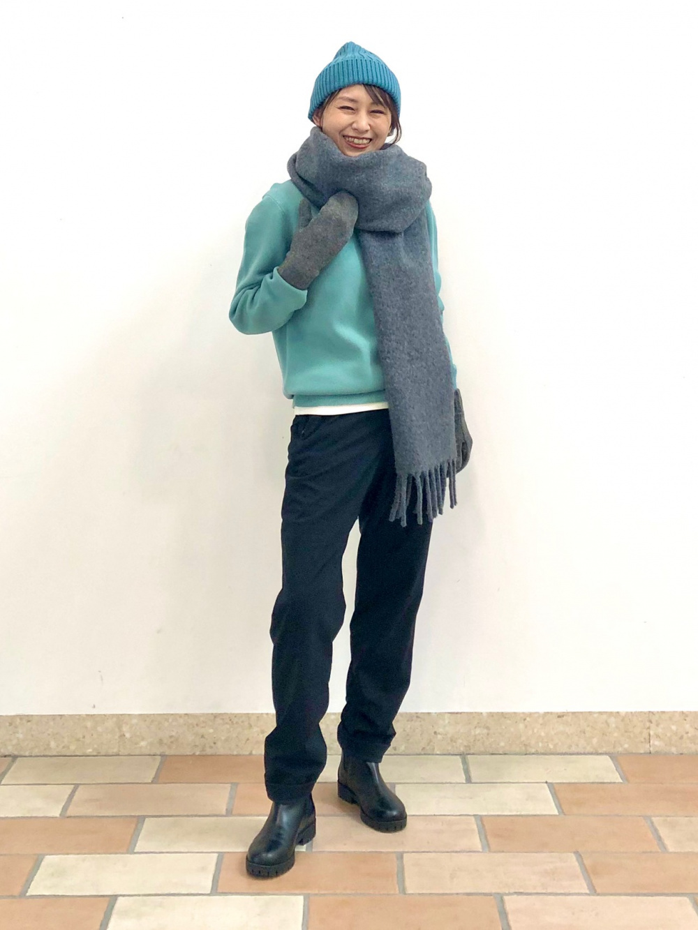 シームレスダウンロングコート、カシミヤモックネックセーター（長袖