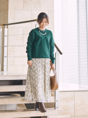 セリーヌ CELINEのベージュ プリーツスカート 金色ボタン ユニクロ公式 | シフォンプリーツスカート