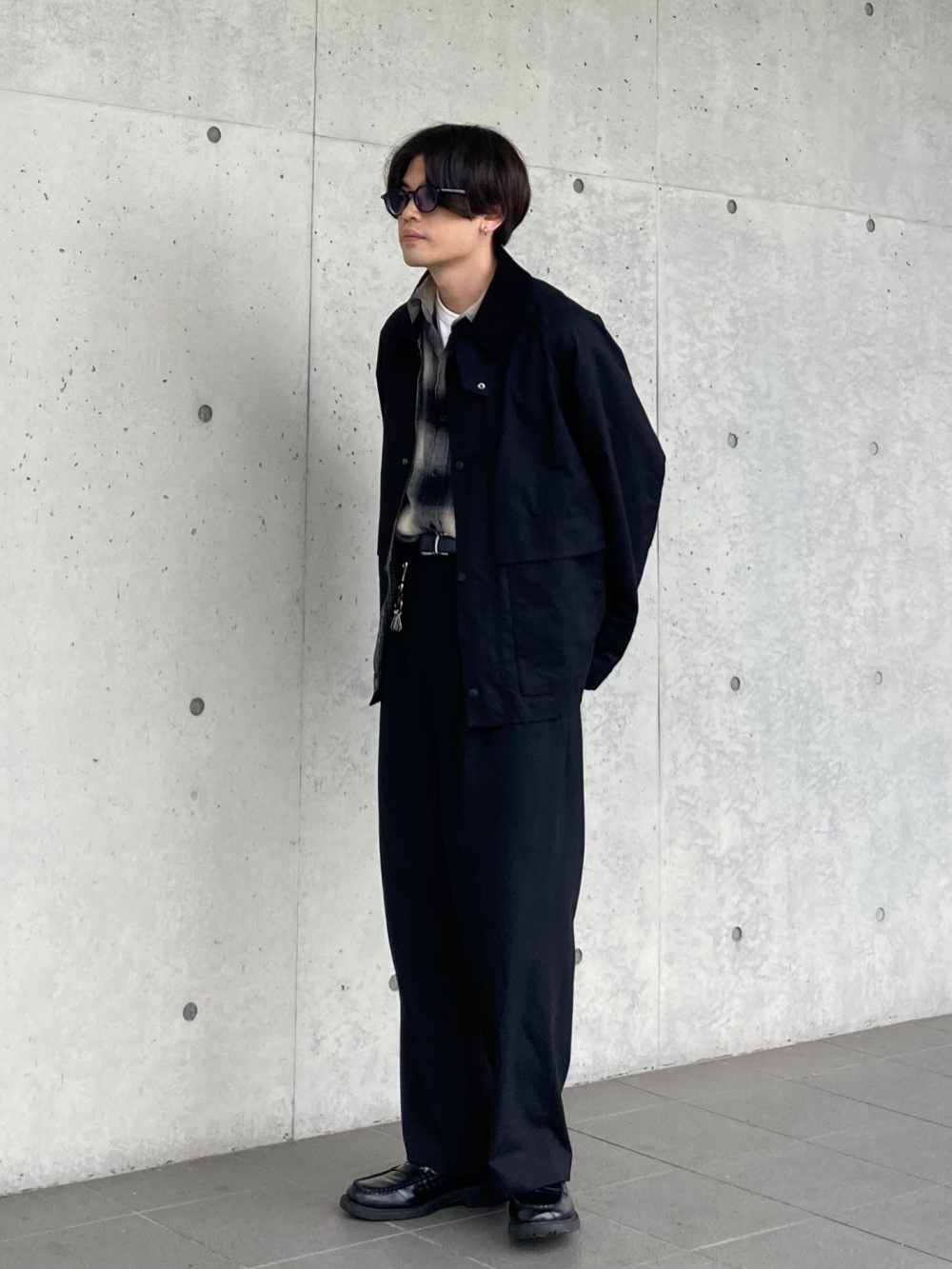 ボーダーTシャツ（長袖）、ワイドストレートカーゴパンツ」の
