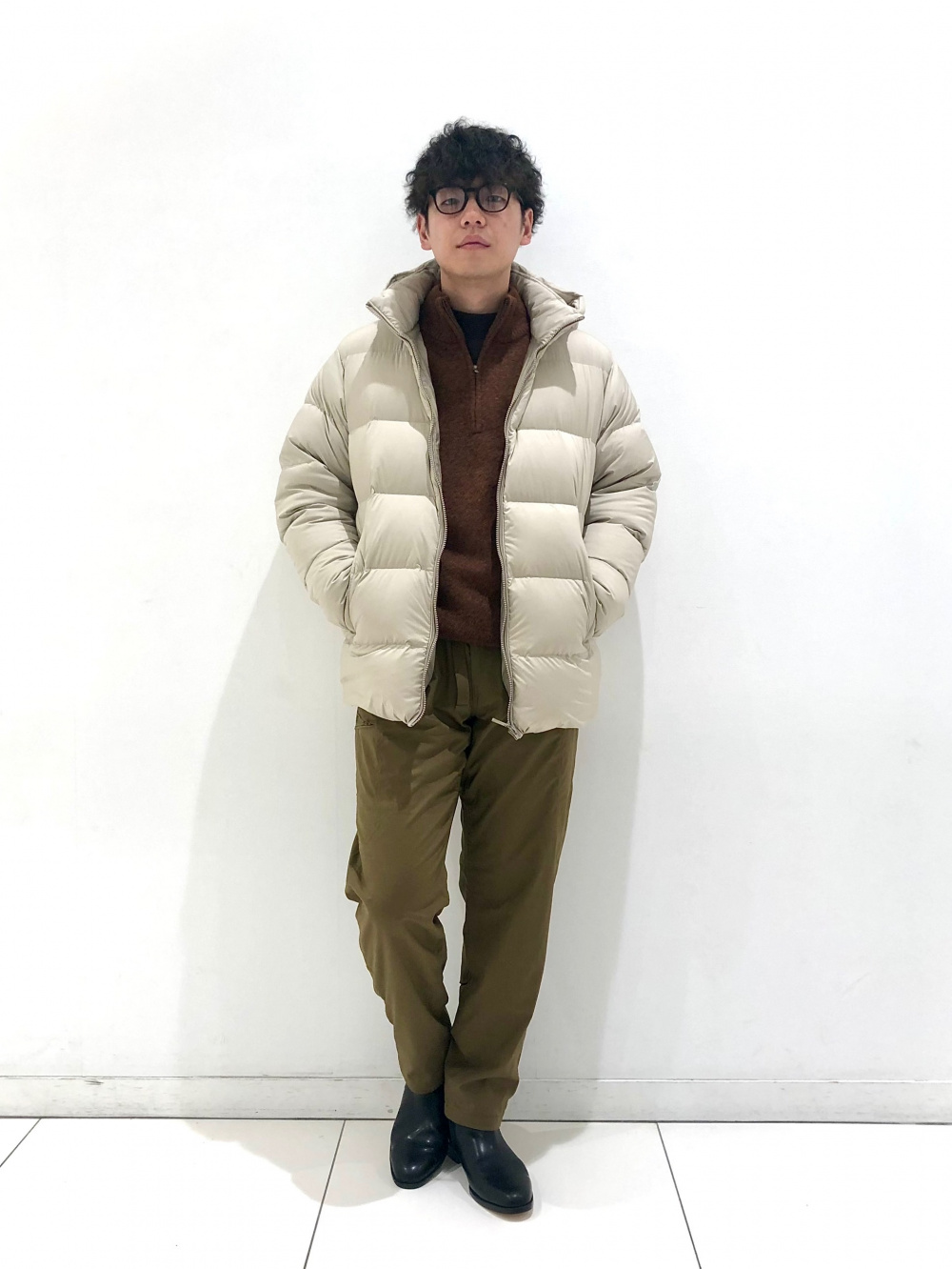 パウダーソフトダウンジャケット(NANODESIGN)、ワイドフィットジーンズ