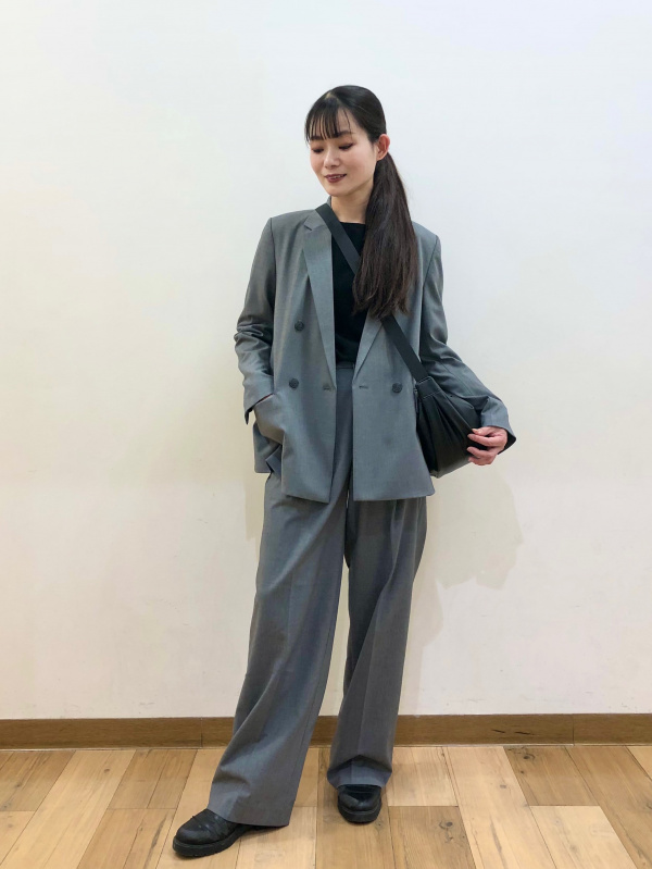 ダブルジャケット、タックワイドパンツのコーディネート・着用イメージ