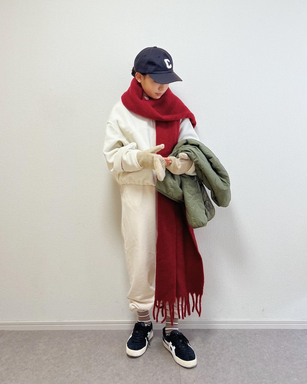 GIRLS チェックプリーツミニスコート、チャンキーストール」の着用  