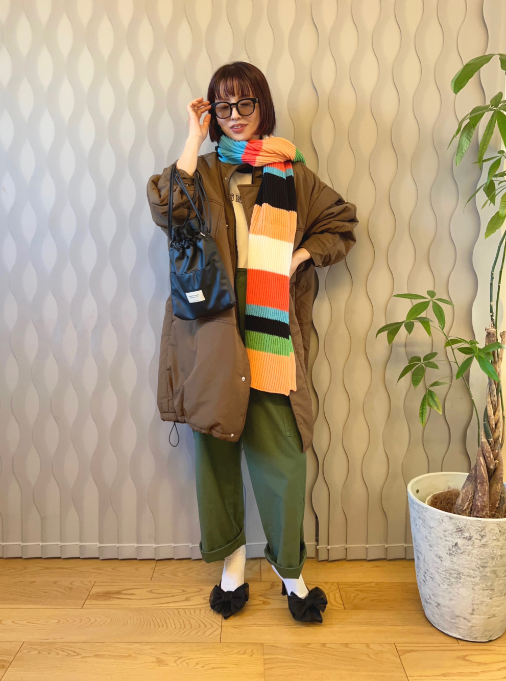 ボーダーTシャツ（長袖）、ワイドストレートカーゴパンツ」の