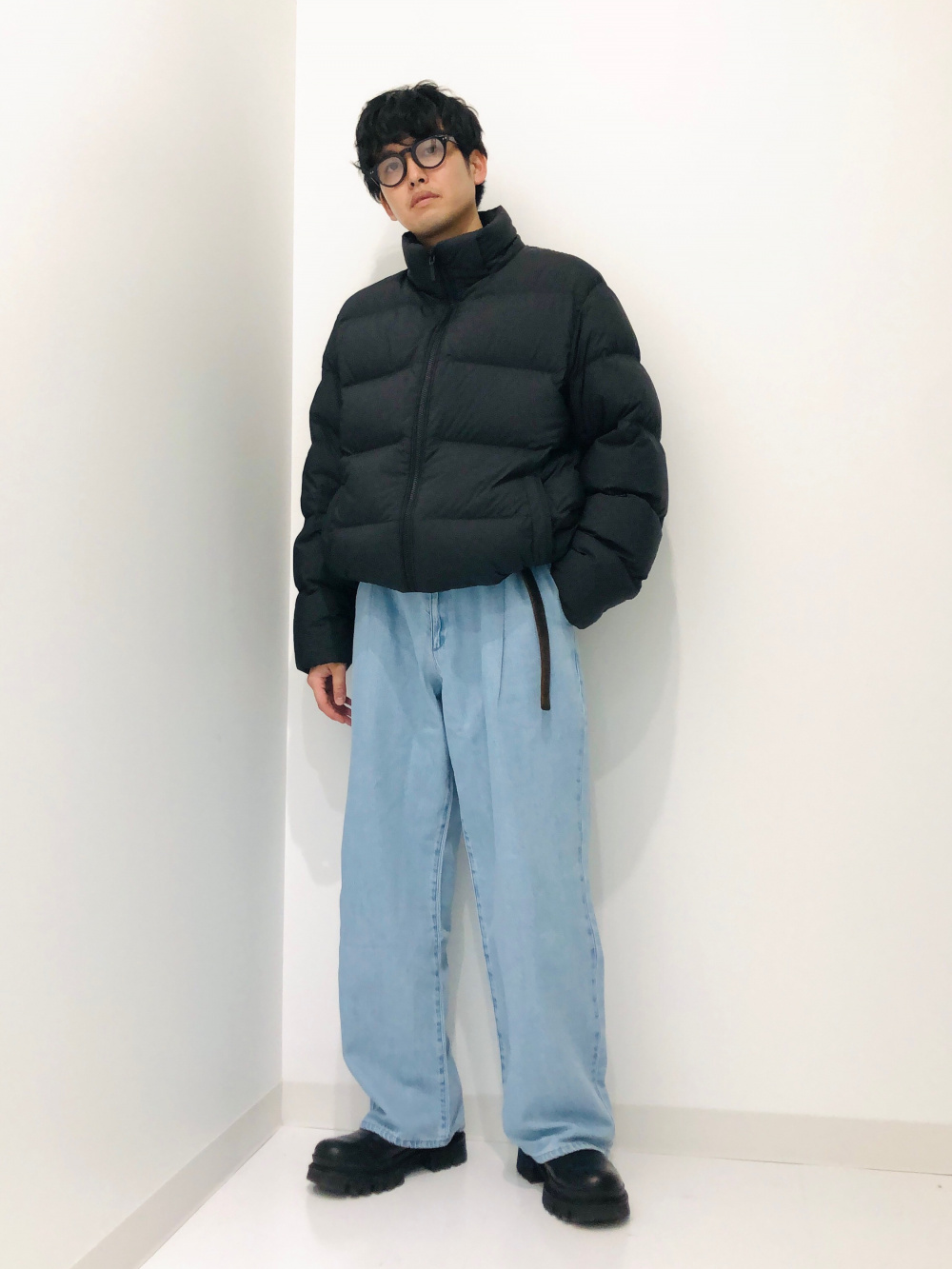 パウダーソフトダウンジャケット(NANODESIGN)、ワイドフィットジーンズ