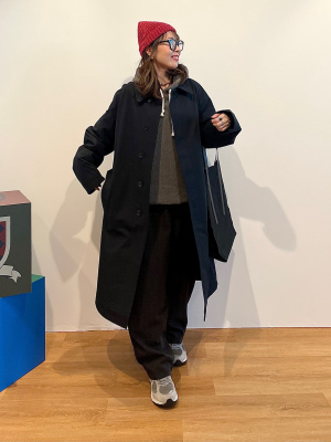OUTFIT IDEAS #5］黒トレンチコートコーデの組み方｜UNIQLO × JW