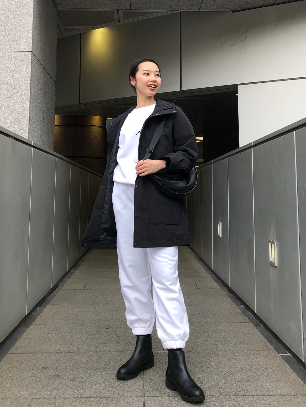 ウィンドプルーフフーデッドコート、スウェットパンツ/サイド