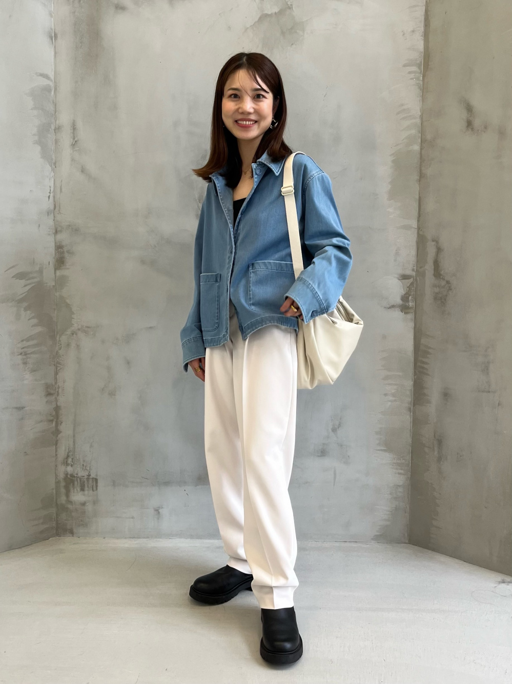 ジャージーリラックスジャケット、感動タックパンツ」の着用 