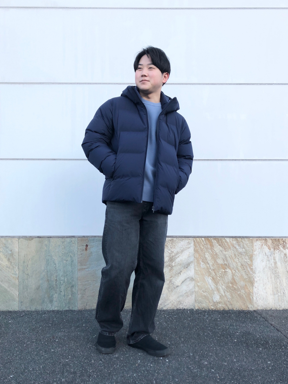 パウダーソフトダウンジャケット(NANODESIGN)、ワイドフィットジーンズ