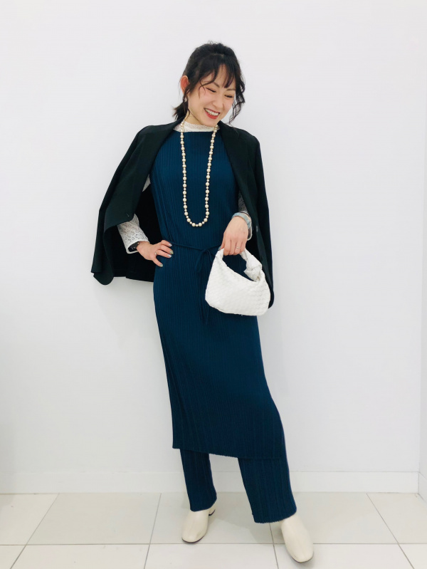 セオリー　ノースリーブ　ネイビー　プリーツワンピース　美品 プリーツワンピース/ノースリーブ、感動ジャケットのコーディネート