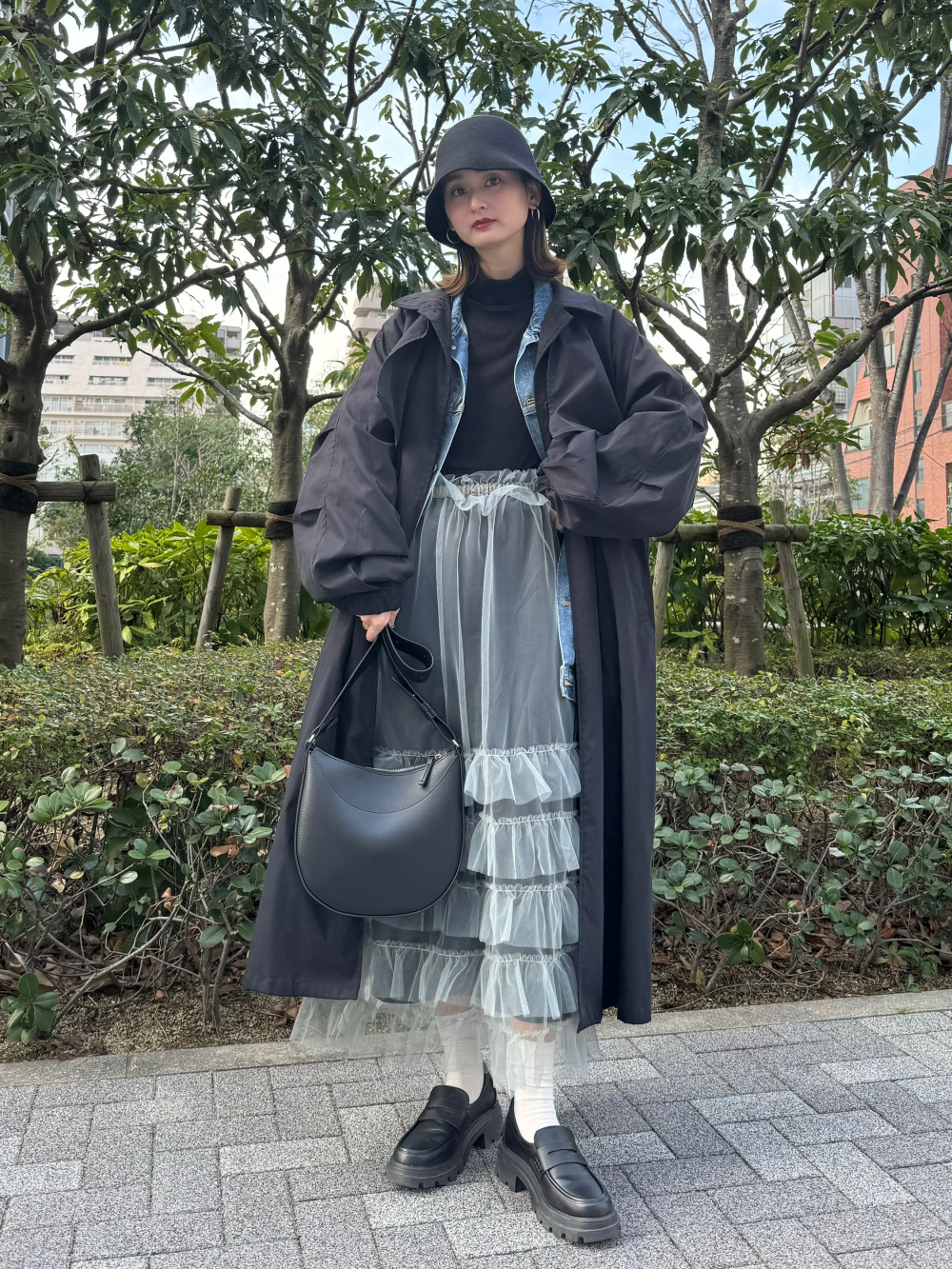 3Dカシミヤタートルネックセーター、ヒートテックソックス」の着用