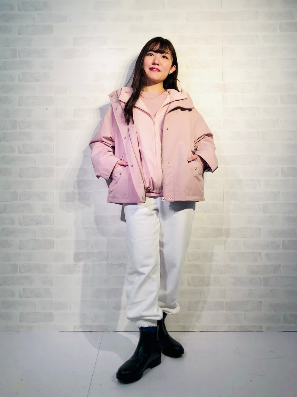 スウェットパンツ、ポケッタブルUVカットパーカ」の着用コーディネート