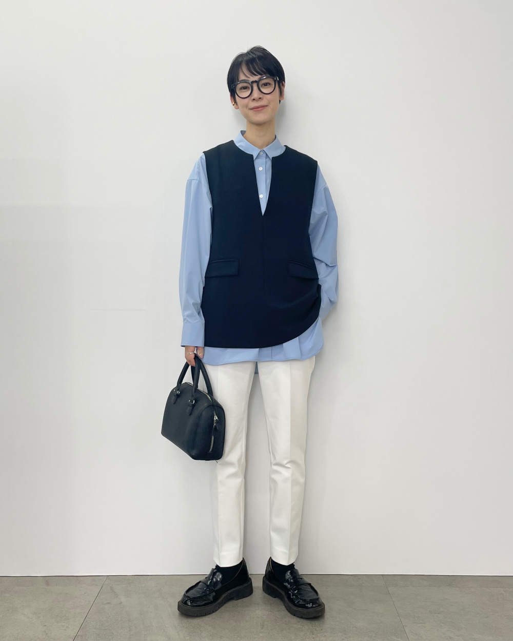 レザータッチ2WAYボストンバッグ」の着用コーディネート| ユニクロ公式