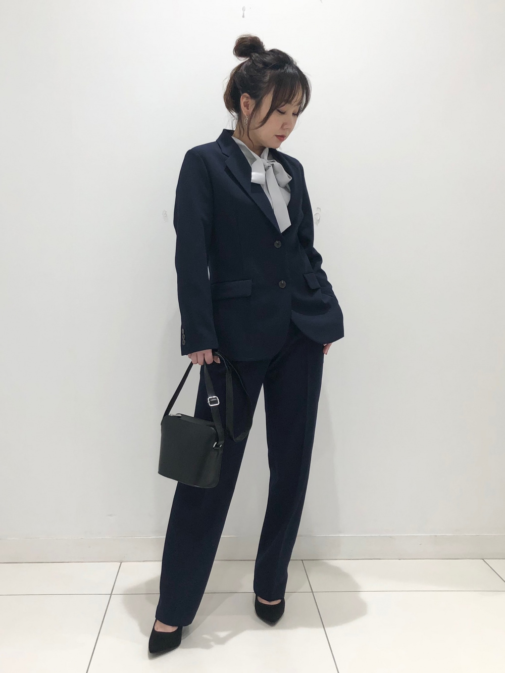 感動ジャケット、レーヨンボウタイブラウス」の着用コーディネート