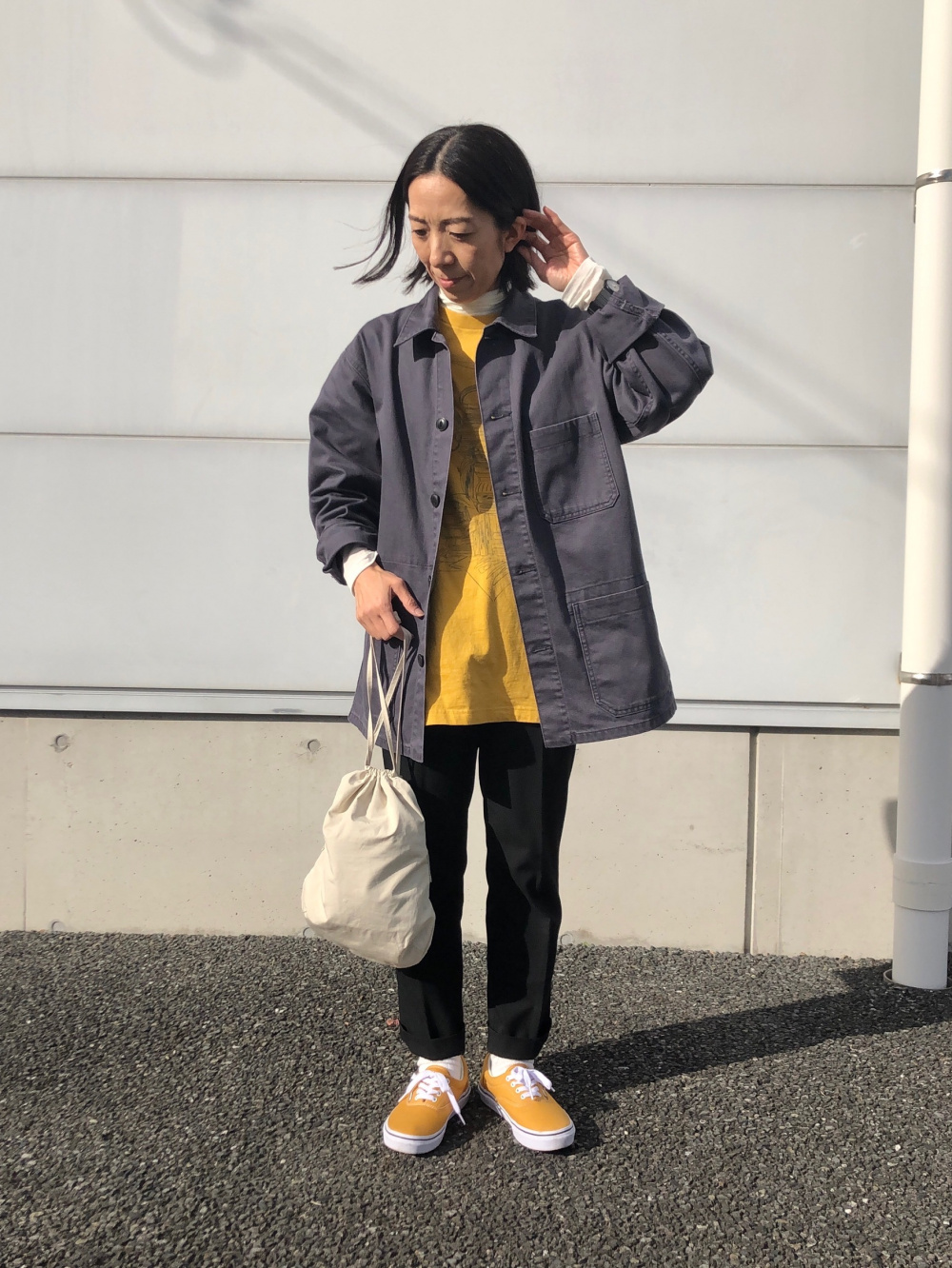 UNIQLO ジョコビッチ ウィンブルドンモデル ジャケット パンツ セット ニットオーバーシャツジャケット（長袖）、チノパンツ」の着用