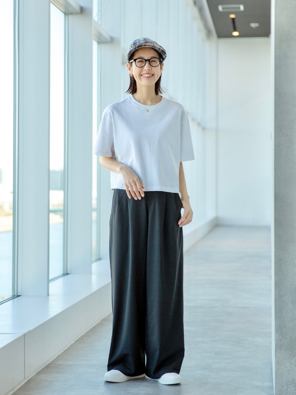 タックワイドストレートパンツ」の着用コーディネート| ユニクロ公式