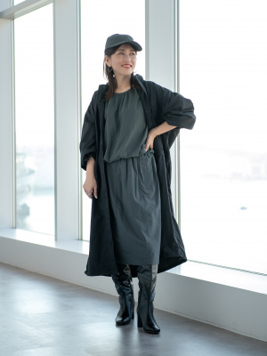 新品未使用　タグ付き　ユニクロU ライトウェイトコート　04 Gray ユニクロ公式 | ライトウェイトコート