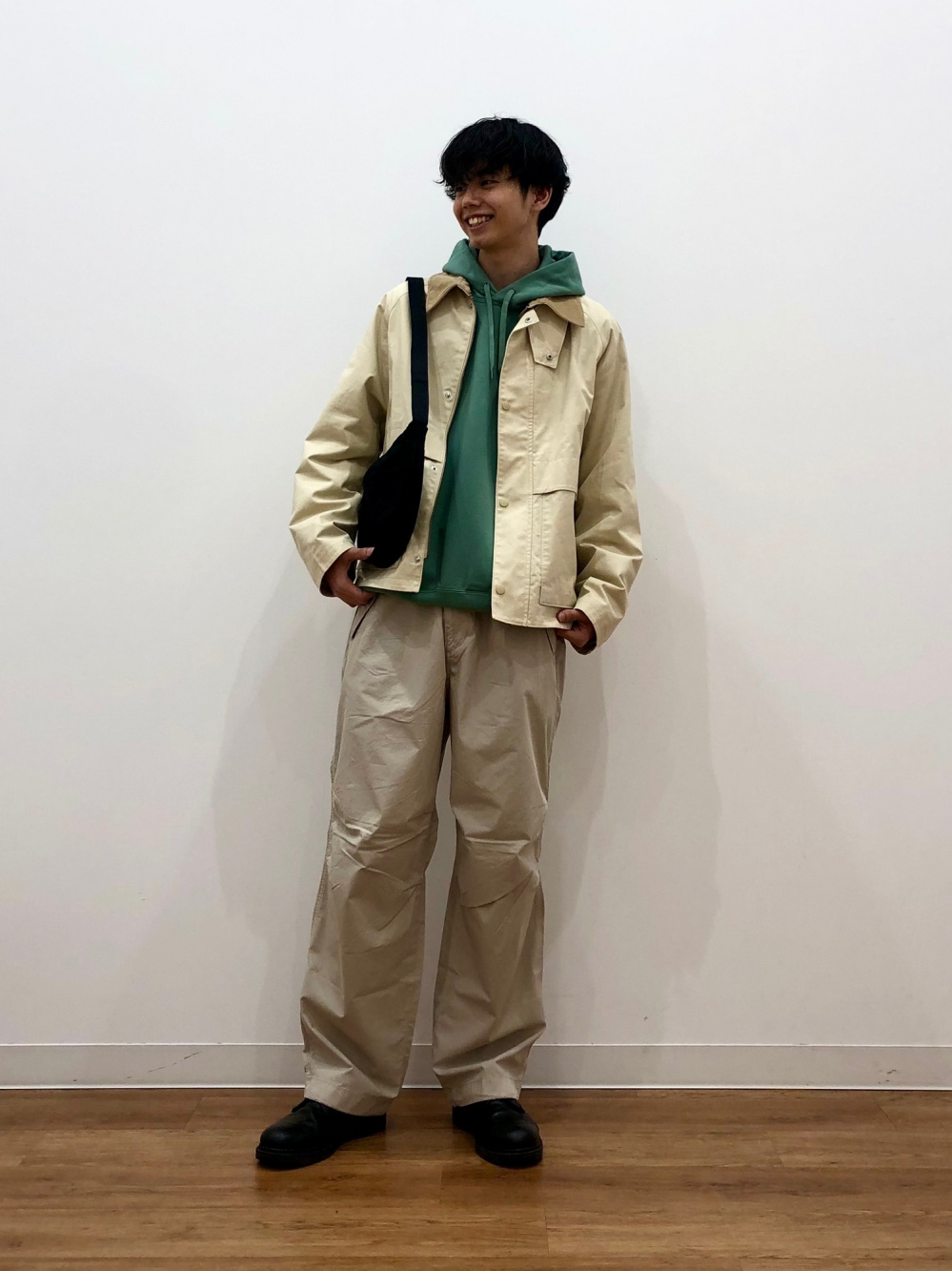 yuta22022ページ ユニクロ【ハイウエストラップミディスカンツ M イエロー