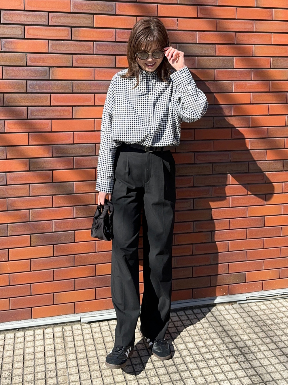 タックワイドパンツ（ツータック・丈長め76cm）」の着用
