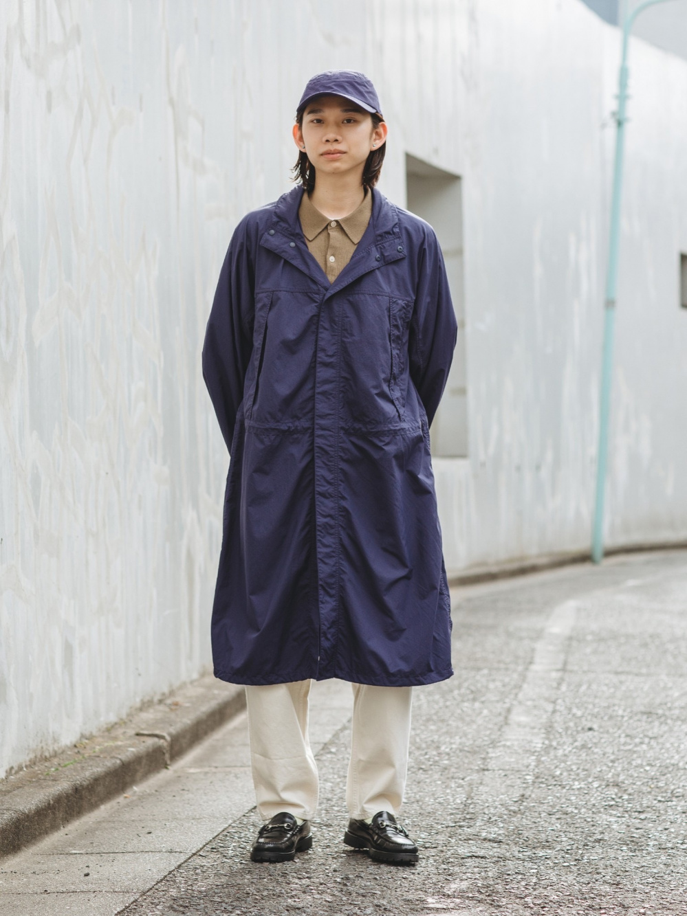 UNIQLO ライトウェイトコート ライトウェイトコート、ニットポロシャツ」の着用コーディネート