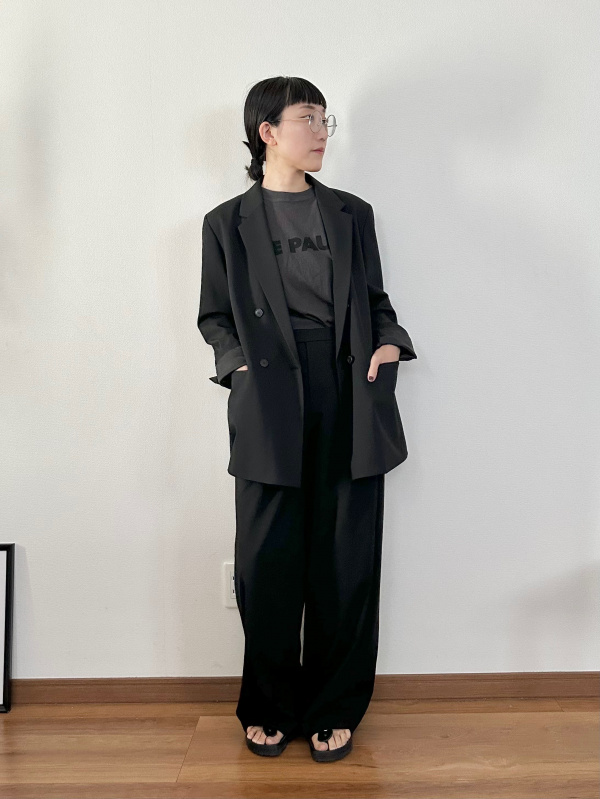 ダブルジャケット、タックワイドストレートパンツのコーディネート