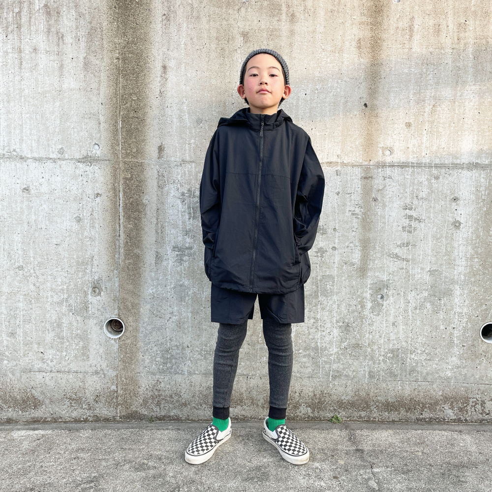 UVカットポケッタブルパーカ、ギアショートパンツ/水陸両用」の着用