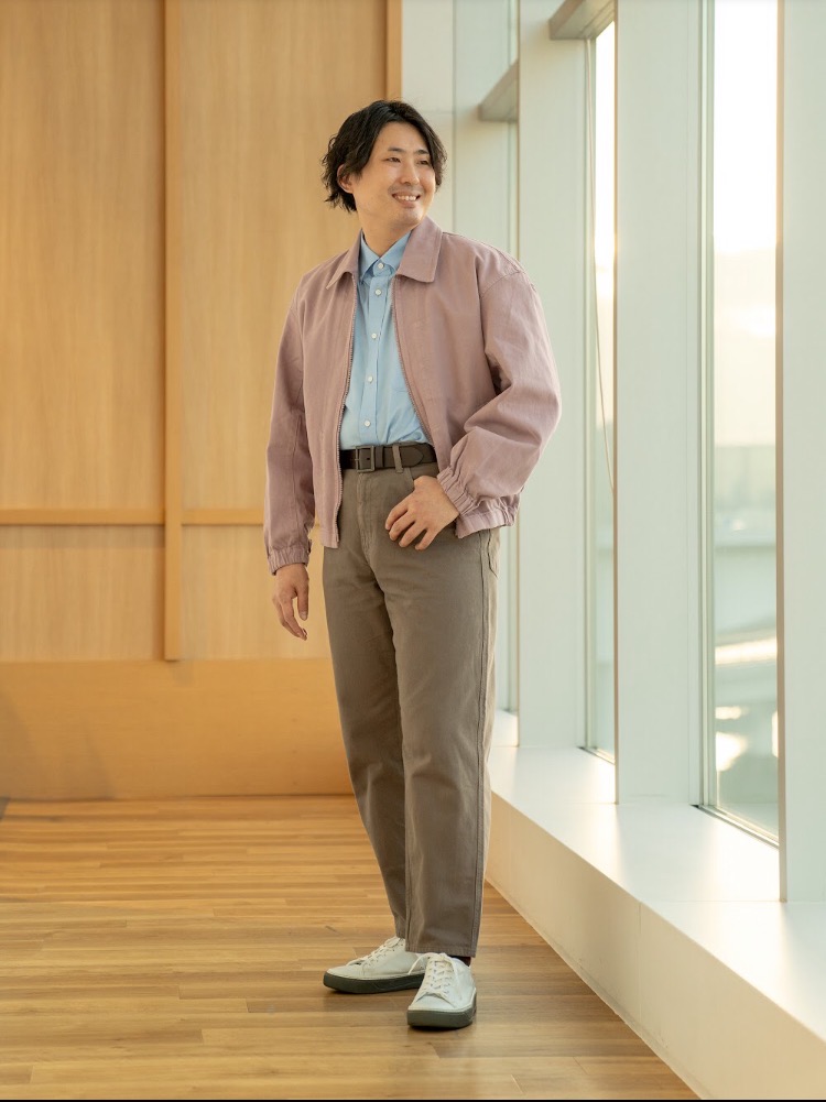 ニットポロシャツ、Vネックカーディガン」の着用コーディネート