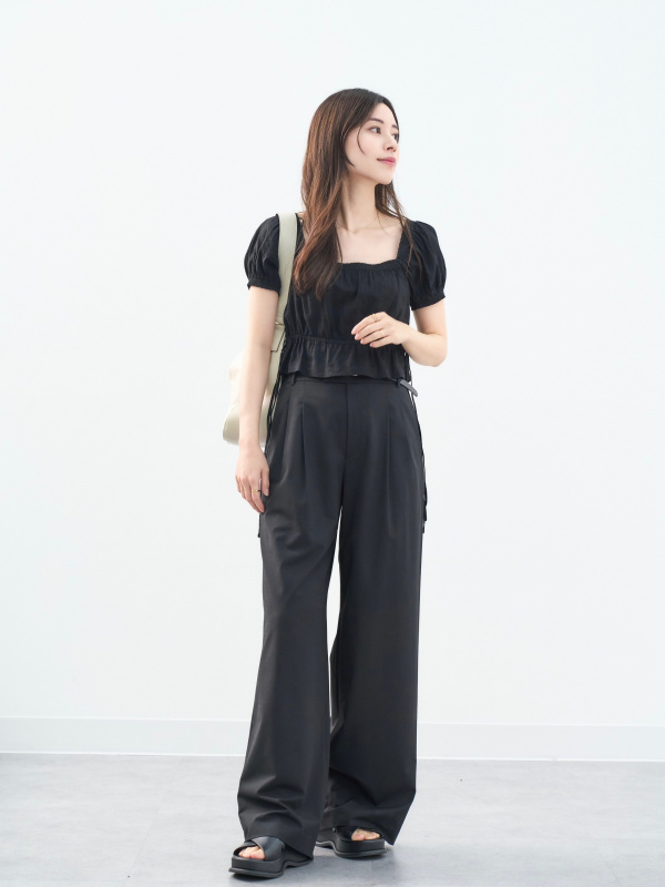 タックワイドストレートパンツのコーディネート・着用イメージ
