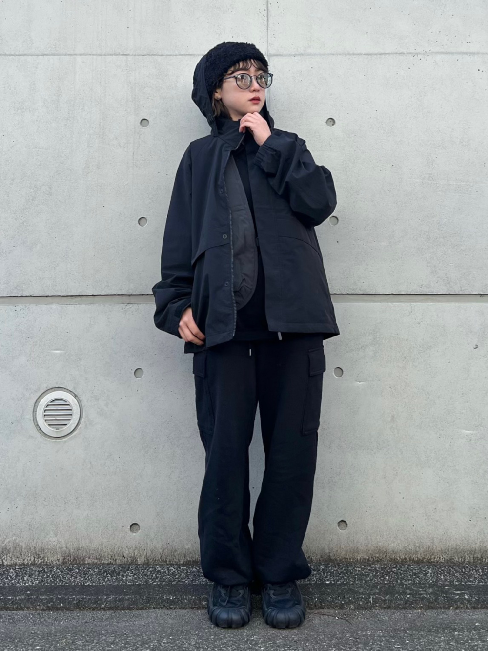 パンツ　ポロシャツ2枚　まとめて！ ニットポロシャツ、パラシュートクロップドパンツ」の着用