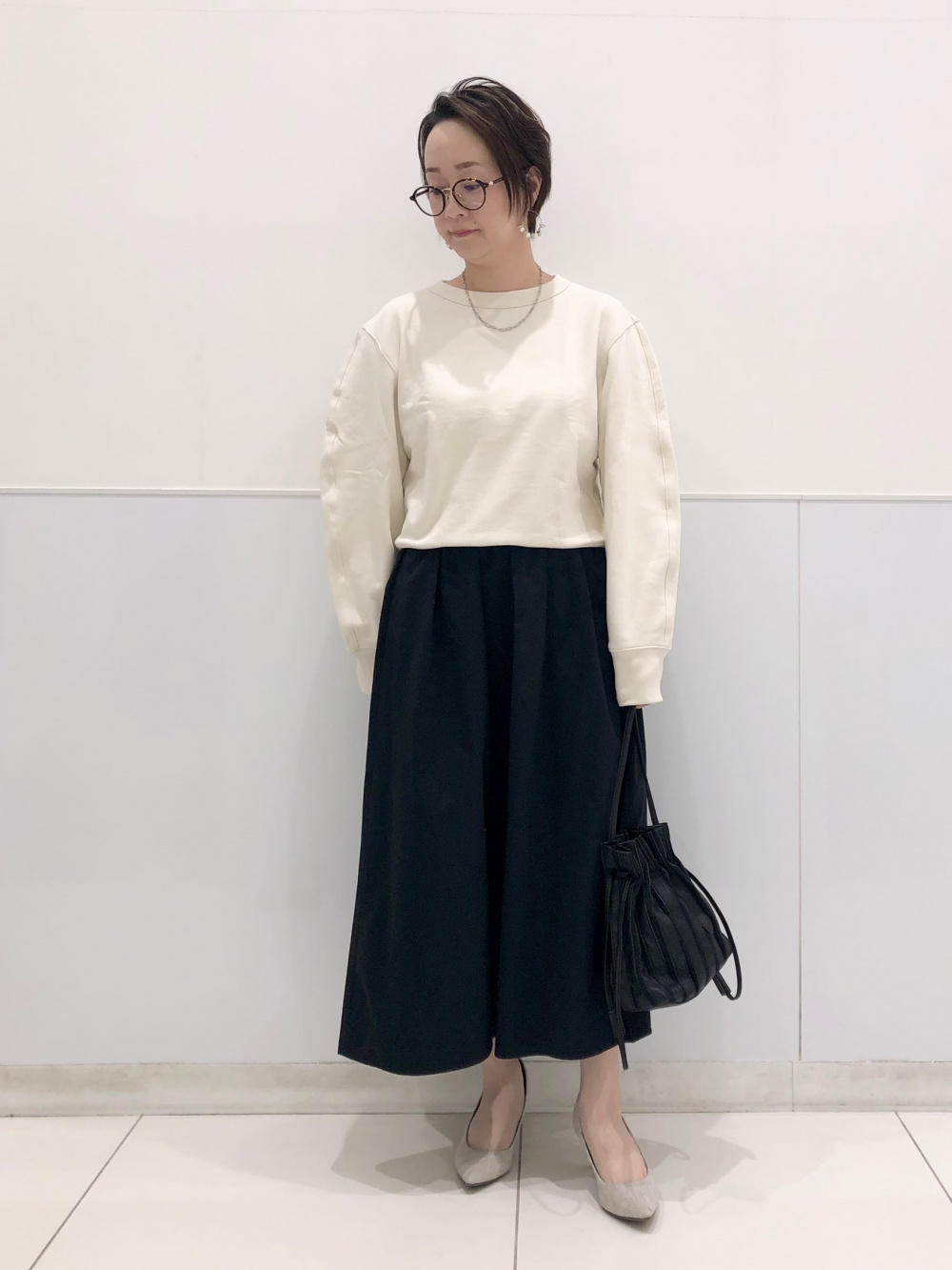 スウェットクルーネックシャツ、ボリュームロングスカート/丈