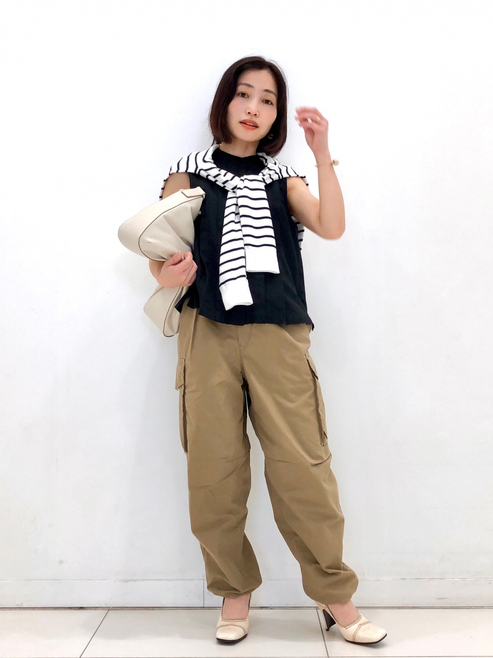 未使用 ユニクロ パラシュートパンツ、グリーンパークスTシャツ 未使用 ユニクロ パラシュートパンツ、グリーンパークスTシャツ