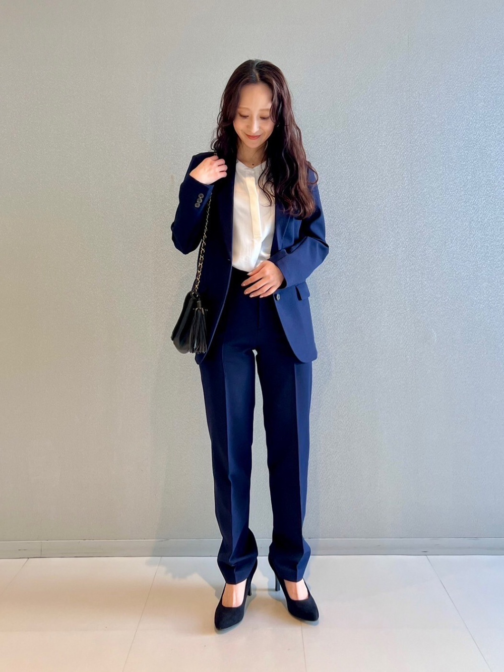 ユニクロ 感動ジャケット 感動スリムパンツ レーヨンブラウス スーツセット 感動ジャケット、レーヨンブラウス」の着用コーディネート