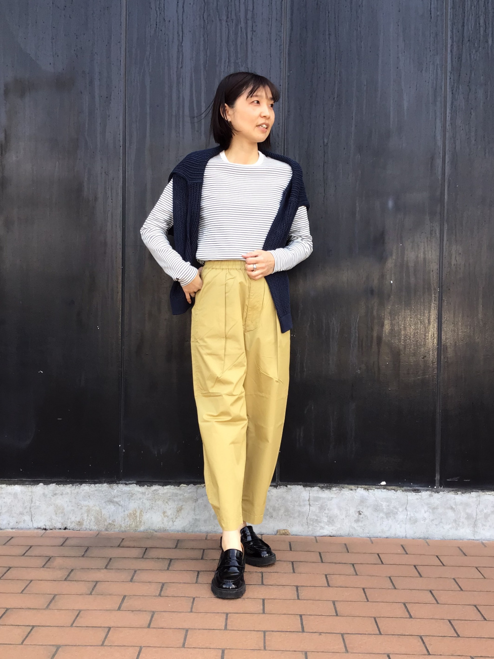 パラシュートクロップドパンツ」の着用コーディネート| ユニクロ公式