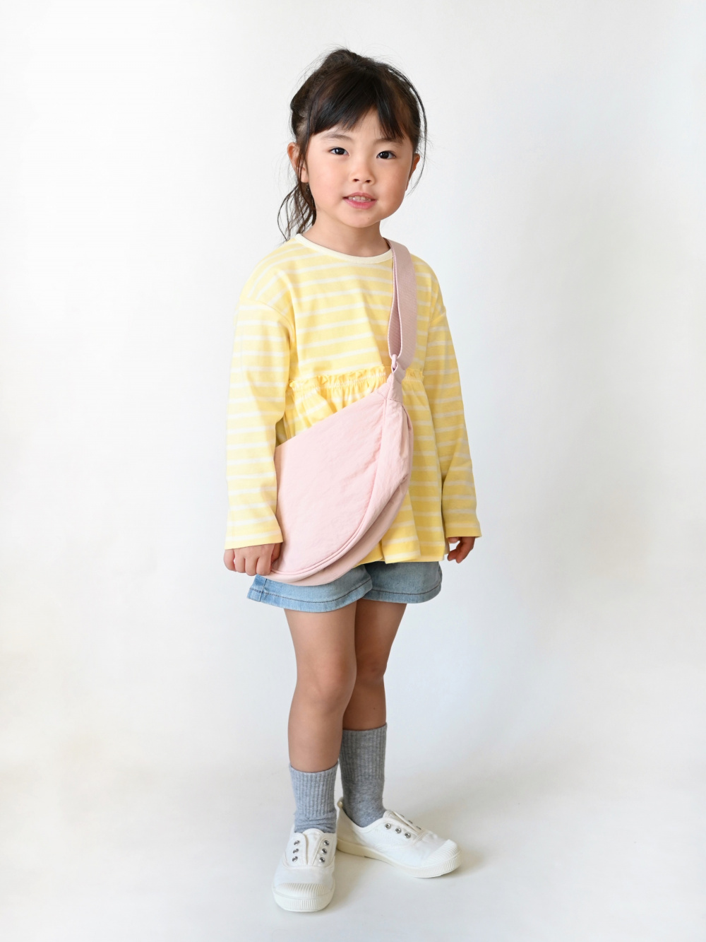 GIRLS デニムショートパンツ、ラウンドミニショルダーバッグ」の