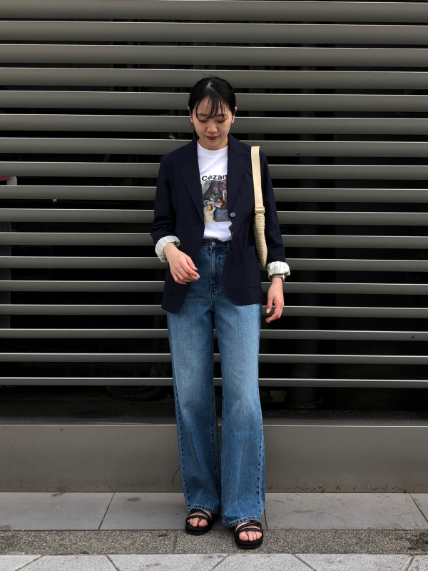 コットンリネンジャケット、コットンリネンパンツ」の着用