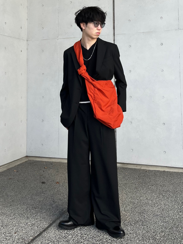 リラックステーラードジャケット、タックワイドストレートパンツの