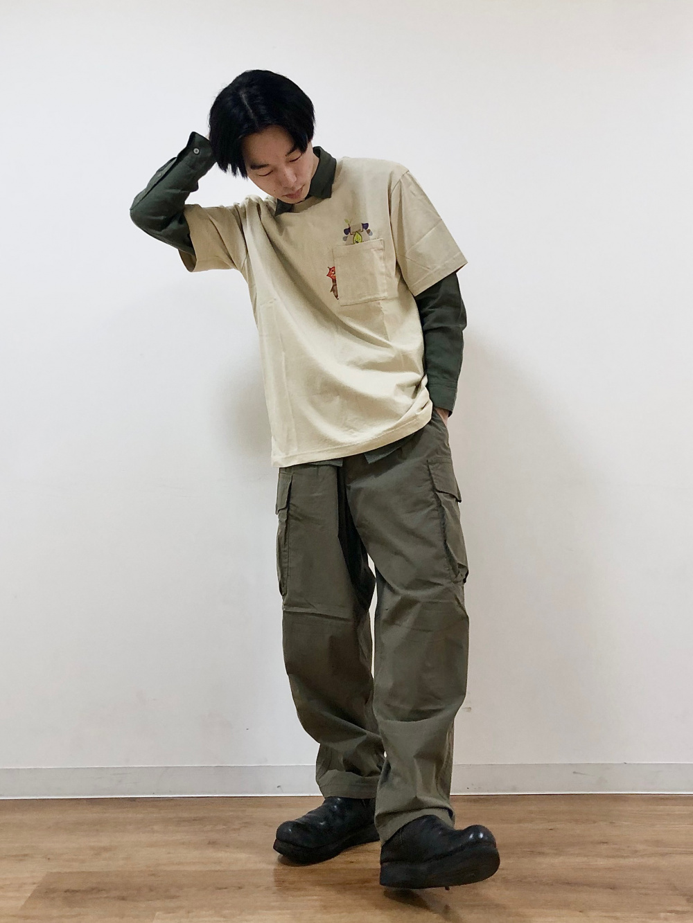 ワイドフィットパラシュートカーゴパンツ（メンズ）の着用